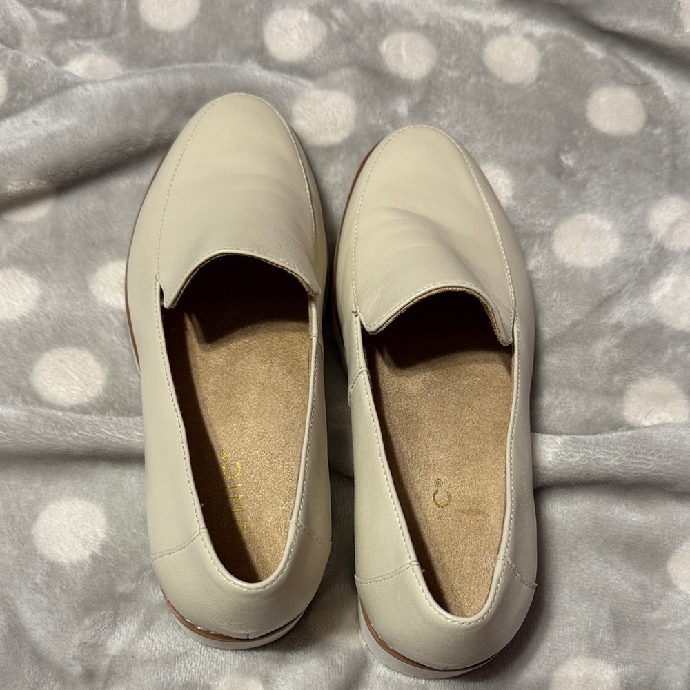 Vionic Womens Kensley Foafer Cream size 6